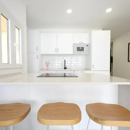 شقة Dreams By The Sea 2 Bedrooms & 2 Baths By 10tosea *